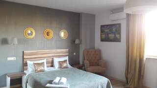 Отель Mini Hotel on Demiivska Киев Улучшенный трехместный номер-4