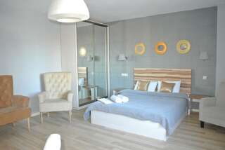 Отель Mini Hotel on Demiivska Киев Улучшенный трехместный номер-6