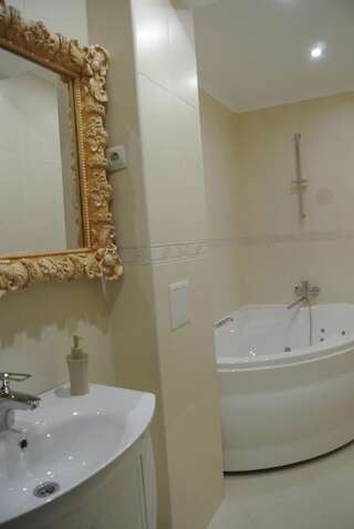 Отель Mini Hotel on Demiivska Киев Люкс с гидромассажной ванной-20
